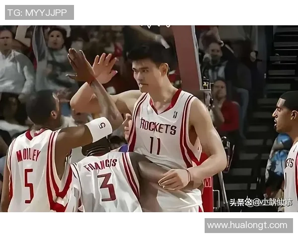 姚明在NBA赛场的惊艳表现令全美篮球迷为之震撼的传奇时刻